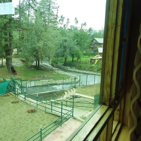 Hotel Gulmarg House Екстериор снимка